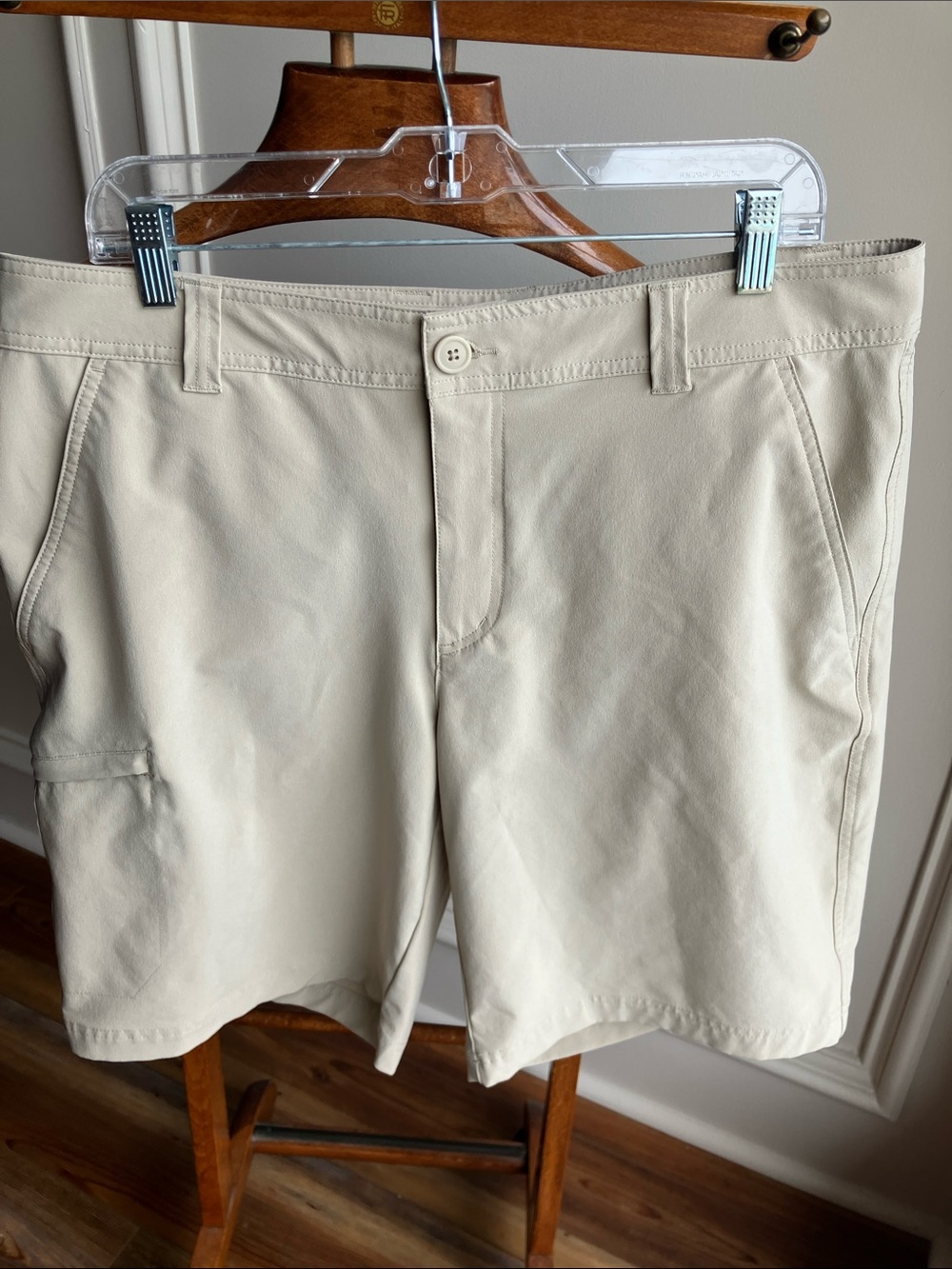 Columbia Men's Light Beige Flat-Front Shorts